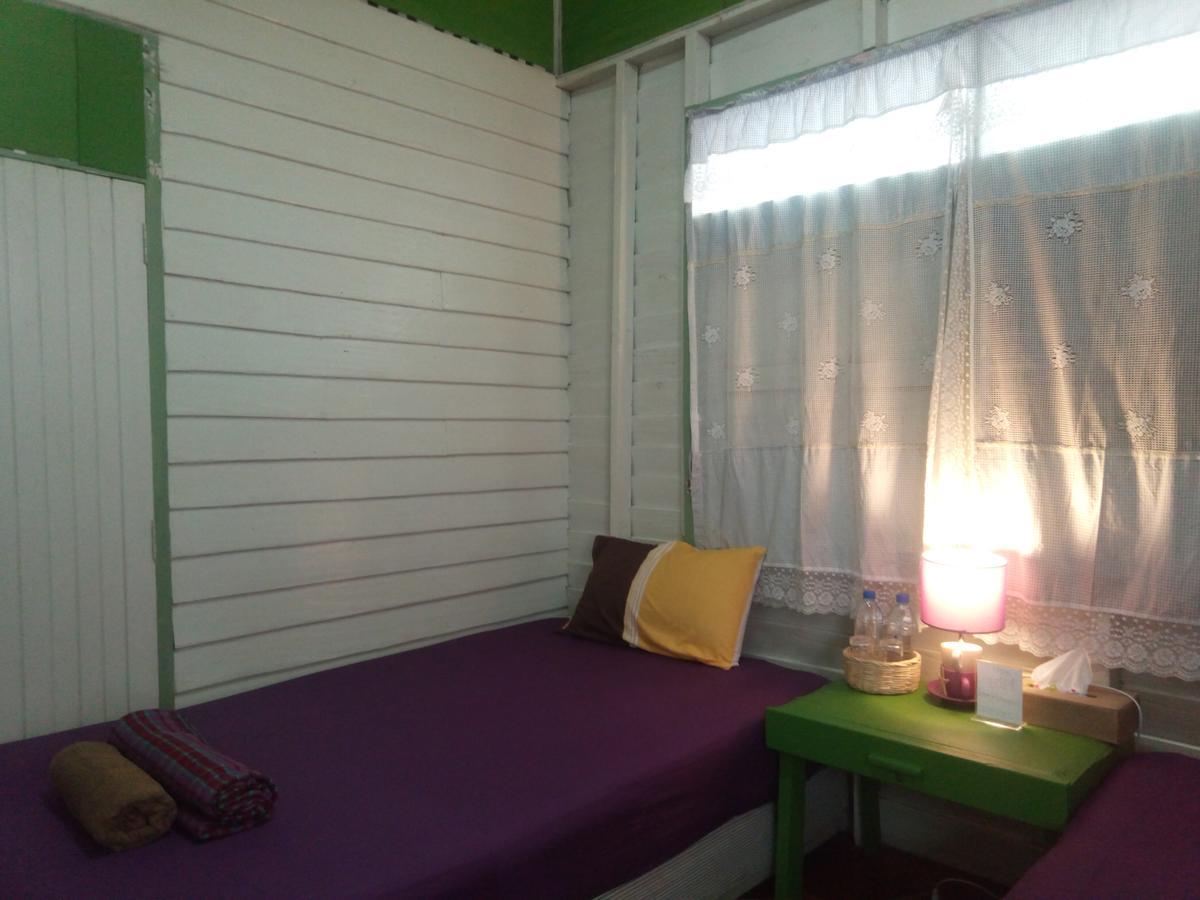 Baan Klang Soi Hotel Прачуап Кири Кан Екстериор снимка
