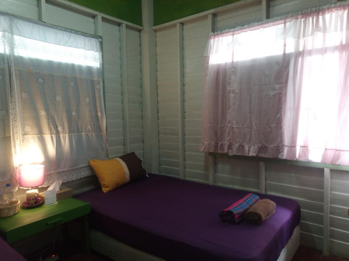 Baan Klang Soi Hotel Прачуап Кири Кан Екстериор снимка